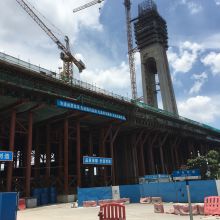 中国建筑交通局佛山南海新公交3标贝雷片现浇梁支架，用钢量6000多吨